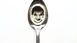 Keren! 10 Seni di Atas Sendok Ini Tampilkan Sosok Batman hingga Mr. Bean