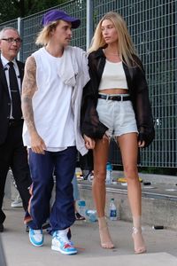 Hailey Bieber Merasa Lebih Seksi Tanpa Makeup