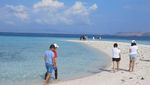 Pantai-pantai Cantik di Taman Nasional Komodo yang Ternoda