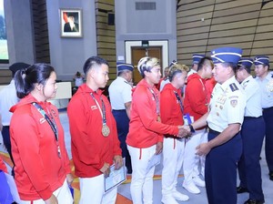 Berprestasi di Asian Games, 8 Atlet Paralayang Diberi Penghargaan Kasau