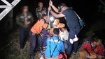 Detik-detik Menegangkan Evakuasi Pemuda yang Coba Bunuh Diri di SUTET