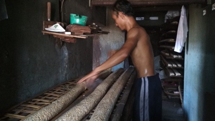 Rupiah Loyo, Pendapatan Produsen Tempe di Cirebon Turun