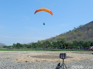 Menengok Serunya Liga Paralayang yang Digelar di Bukit Gede Ponorogo