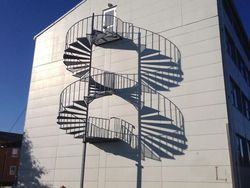 Potret Bayangan yang Bikin Mata Melihat Berkali-kali