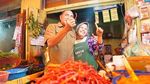 Intip Gaya Edy Rahmayadi Saat Belanja Kerupuk dan Cicip Bubur Pedas