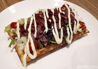 Prince House: Ngemil <i>Belgian Waffle</i> Bertopping Strawberry hingga <i>Smoked Beef</i>