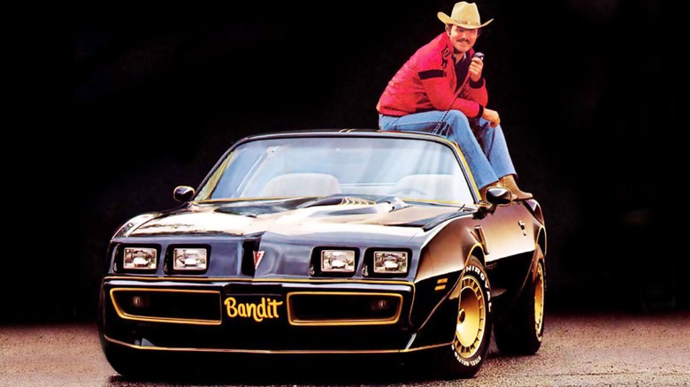 Burt Reynolds dan Pontiac Trans Am (Foto: Jalopnik) Burt Reynolds dan Pontiac Trans Am (Foto: Jalopnik)