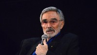 Burt Reynolds diketahui bermain dalam film Shark! di tahun 1969.  Foto: (Photo by Michael Tullberg/Getty Images)