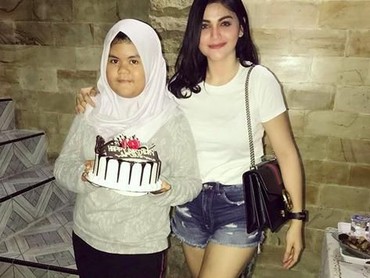 Keibuan Banget! Foto Hilda Vitria Bersama Anak-anak