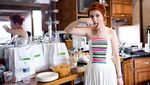 Serunya Pose Hayley Williams Saat Makan Es Krim dan Udon