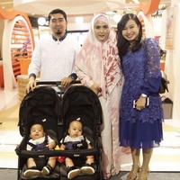 Pernikahan selebriti dan ustad yang cukup ramai digemparakan adalah pernikahan April Jasmine dan Ustad Somad. April Jasmin pun memiliki penampilan yang semakin tertutup. Foto: Instagram April Jasmine