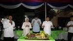 Intip Gaya Edy Rahmayadi Saat Belanja Kerupuk dan Cicip Bubur Pedas