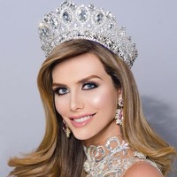 Untuk pertama kalinya Miss Universe menghadirkan kontestan transgender. Dia adalah Angela Ponce, perwakilan Miss Universe 2018 dari Spanyol.  Foto: Instagram (@angelaponceofficial)