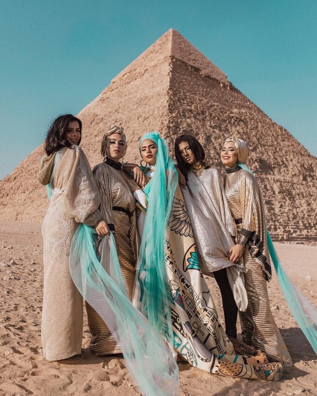 National Media Council Uni Emirat Arab mengeluarkan peraturan baru untuk para selebgram. Para influencer itu harus bayar lisensi sebesar  $4,000 atau sekitar Rp 59 jutaan untuk bisa di-endorse atau mempromosikan produk. Foto: Instagram/marwahassan