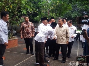 Jokowi Umumkan JK Ketua Dewan Pengarah Timses
