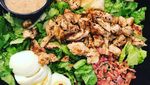 Krenyes Segar! Caesar Salad Bisa Jadi Pilihan Makan Siang Sehat