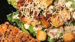 Krenyes Segar! Caesar Salad Bisa Jadi Pilihan Makan Siang Sehat