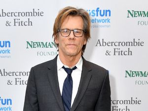 Cara Simpel nan Romantis Kevin Bacon Rayakan Ultah Pernikahan