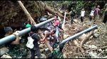 TNI Bantu Kesulitan Air Bersih Warga Lombok