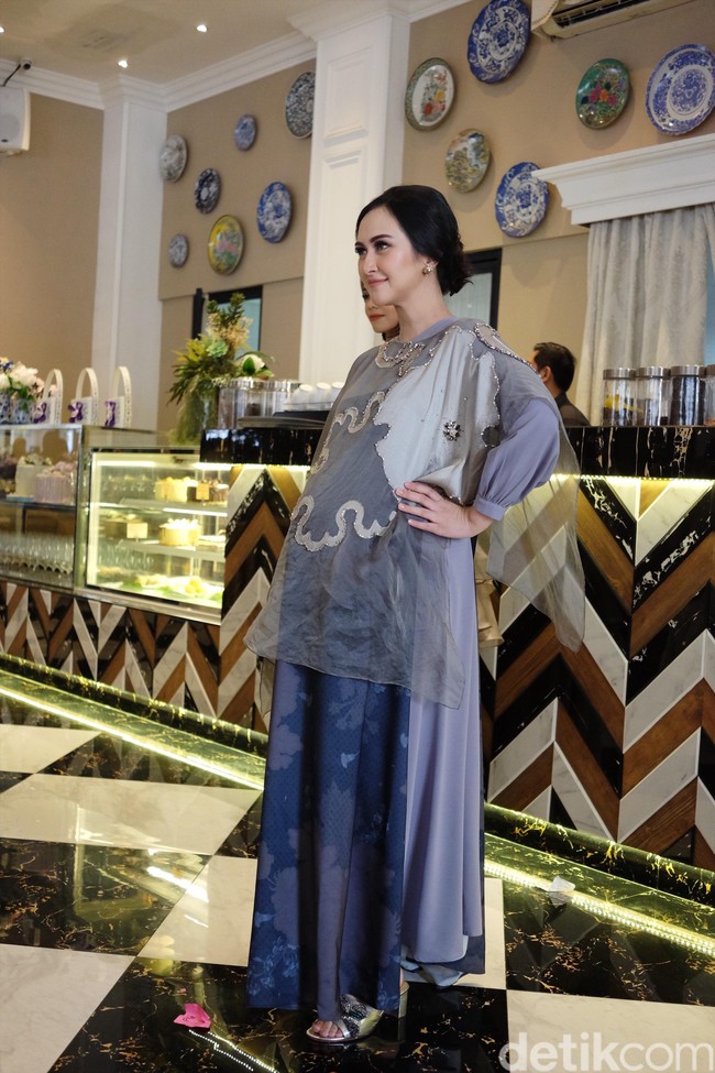 Selain selebriti, beberapa dokter cantik ikut menjadi muse. Mereka adalah Maria Charlotte, Adritia Pratami, dan Tiqasya. Foto: Silmia Putri/Wolipop