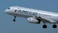 Qantas menang karena inovasi keselamatan, kata kepala editor AirlineRatings.com Geoffrey Thomas. Selanjutnya ada maskapai American Airlines (REUTERS/Mike Blake/File Photo)