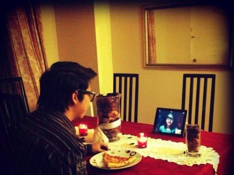 Kencan virtual dengan panggilan video karena Jet dan Alia menjalani LDR