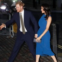 Kehamilan Meghan Markle sudah diduga sejak awal September silam. Meghan sempat tampil dengan dress biru karya Jason Wu.  Foto: Getty Images