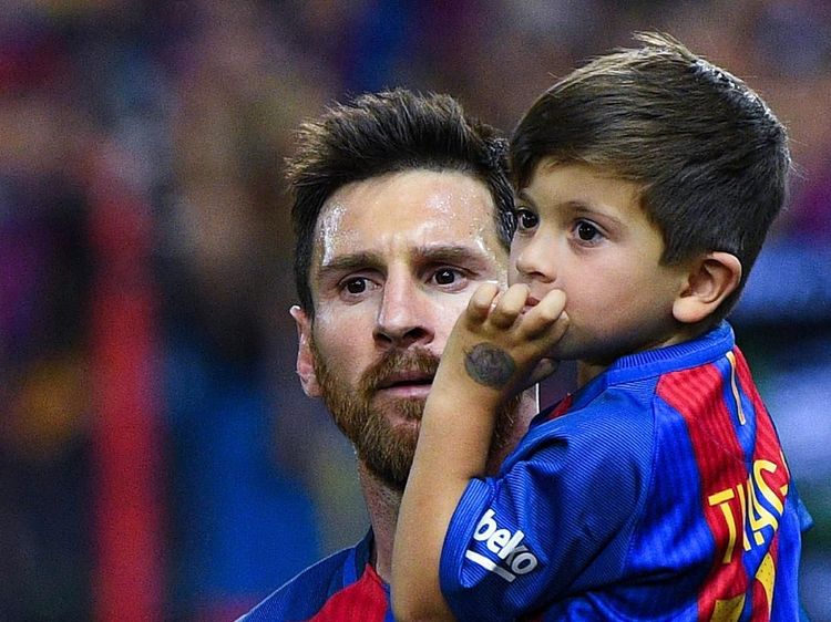Momen-Momen Messi Antar Thiago dan Mateo ke Sekolah