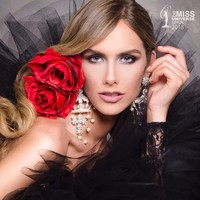 Perubahan Angela secara utuh dari pria ke wanita dilakukan pada 2014. Angela mengaku bahwa kini dia adalah wanita seutuhnya yang seharusnya bisa diterima dengan baik di kehidupan seosial.  Foto: Instagram (@angelaponceofficial)