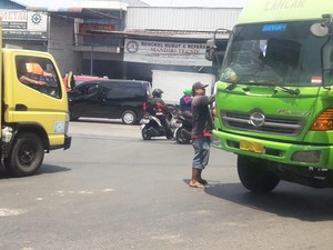 Aksi Preman Pungli di Bekasi Ini Dikeluhkan Sopir Truk