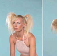 Sama-sama dikuncir dua, Charlotte dan anjingnya Caspar seperti saudara kembar. Foto: Dok. Gerrard Gethings