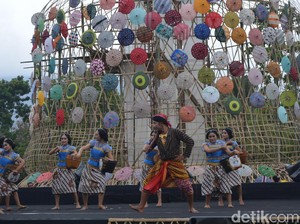 Ribuan Payung Cantik Hiasi Candi Borobudur