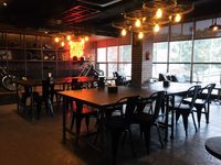 Akhir Pekan Ini Enaknya Nongkrong Seru di 5 Kafe Bengkel Hits Ini
