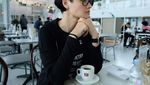 10 Potret Cantik Rima Melati Adams Saat Ngopi dan Makan Sehat