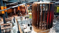Penampakan di dalam Starbucks Roastery Starbucks yang baru di pusat kota Milan yang begitu mewah. Stefano Rellandini/Reuters.