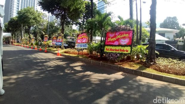 Jokowi Hadiri Akad Nikah Anak Ketua DPR