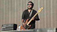 Pesta musik Soundrenaline 2018 sudah dimulai. Endank Soekamti pun menunjukkan aksi panggung terbaiknya. Foto: Erix (Asep/detikHOT)