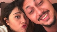 Akan menjadi orang tua, pasangan ini semakin mesra saja. Foto: Instagram