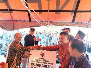 Kunjungan ke Lombok, Kemendes PDTT Serahkan Bantuan Uang dan Beras