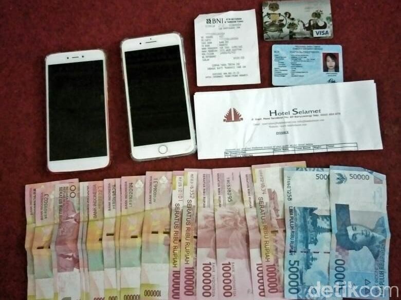 Polisi Bongkar Prostitusi Online, Seorang Muncikari Diamankan Polisi Bongkar Prostitusi Online, Seorang Muncikari Diamankan