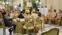Akad nikah dilangsungkan di rumah dinas Bamsoet, Jalan Widya Chandra III, Jakarta, Sabtu (8/9/2018). Dimaz Raditya Nazar Soesatyo mempersunting istrinya, Riana Rizki. Jokowi dan JK juga sudak duduk di kursi saksi pernikahan. (Foto: dok. Bambang Soesatyo)