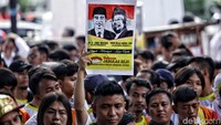 Para relawan yang hadir membawa serta berbagai atribut dukungan untuk Jokowi-Maruf Amin seperti poster.