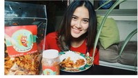 Meggy Diaz mengawali karirnya sebagai penyanyi dangdut, model, juga presenter. Kini ia tengah menjadi perbincangan, setelah dikabarkan nikah siri dengan Tukul Arwana. Foto: Instagram @meggydiaz25