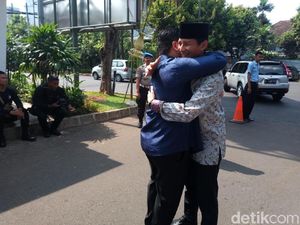 Gaya Erick Thohir Olahraga-Sandiaga Main Basket