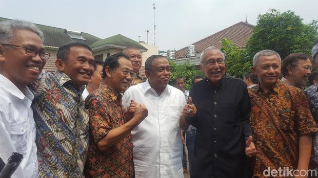 Tamu-tamu yang menghadiri acara ultah Djoko Santoso.