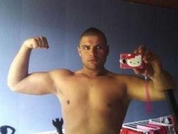 Berbagai Selfie Aneh yang Menggelikan