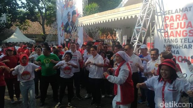 Gaya Erick Thohir Olahraga-Sandiaga Main Basket