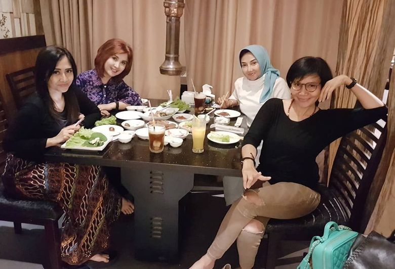 Cantik Dan Anggun Istri Roy Suryo Saat Hang Out Bareng Sosialita Foto 3