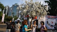 Sejumlah warga menikmati festival Jak-Japan Matsuri 2018.