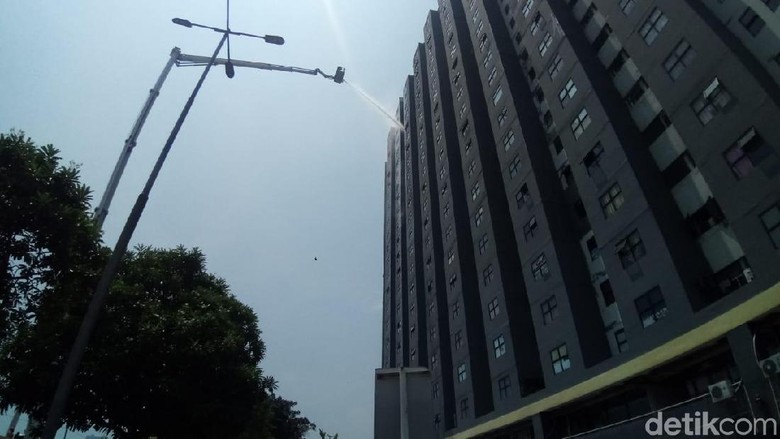 Kebakaran di Apartemen Laguna Pluit karena Korsleting Kebakaran di Apartemen Laguna Pluit karena Korsleting